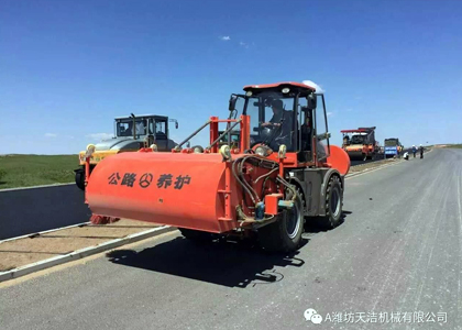 小區(qū)道路清掃用哪種電動(dòng)掃路機(jī)好